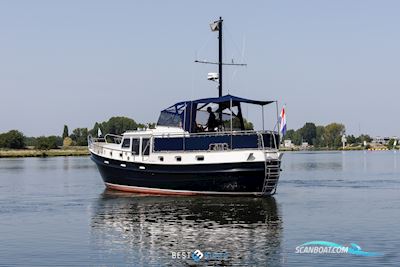 Linden Spitsgatkotter 13.70 Motorboten 2011, met Perkins is Een Brits Merk Dat Wereldwijd Bekendstaat om Zijn Betrouwbare Dieselmotoren, Vooral Voor Schepen, Landbouw- en Industriële Toepassingen. Z motor, The Netherlands