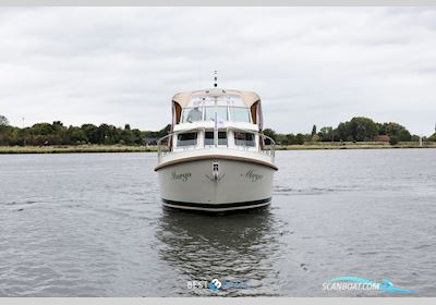 Linssen Grand Sturdy 34.9 AC Motorboten 2009, met Volvo Penta is een Zweeds merk dat wereldwijd bekendstaat om betrouwbare en krachtige scheepsmotoren en aandrijfsystemen. Ze leveren zowel diesel- al motor, The Netherlands
