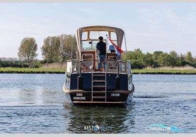 Linssen St. Jozef 1050 Salon AK-L Motorboten 1986, met Volvo Penta is Een Toonaangevende Fabrikant Van Maritieme Aandrijfsystemen, Waarbij Betrouwbare en Efficiënte Motoren Zorgen Voor Krachtige, Duurzame motor, The Netherlands