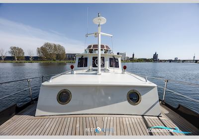 Linssen St. Jozef 1050 Salon AK-L Motorboten 1986, met Volvo Penta is Een Toonaangevende Fabrikant Van Maritieme Aandrijfsystemen, Waarbij Betrouwbare en Efficiënte Motoren Zorgen Voor Krachtige, Duurzame motor, The Netherlands
