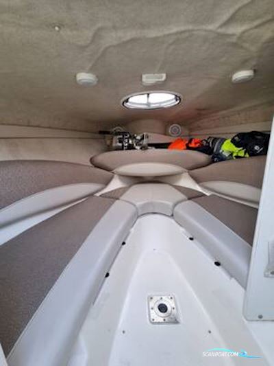 Maxum 2400 Motorboten 2004, met Mercruiser 5.0 motor, United Kingdom