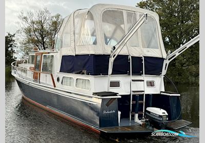 Pikmeer  1250 AK Motorboten 1984, met Volvo Penta motor, The Netherlands