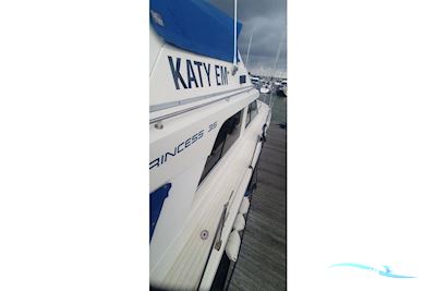 Princess 35 Motorboten 1989, met 2 x Cummins 6BT A9 250hp Diesel with 3 blade propellers motor, United Kingdom