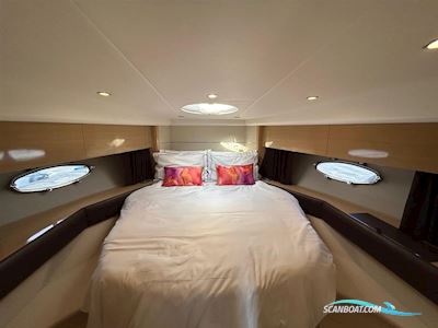 Princess V42 Motorboten 2009, met 2 x Volvo D6-370 motor, United Kingdom