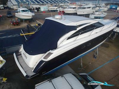 Princess V42 Motorboten 2011, met Volvo Penta motor, United Kingdom