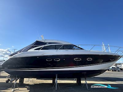 Princess V42 Motorboten 2011, met Volvo Penta motor, United Kingdom
