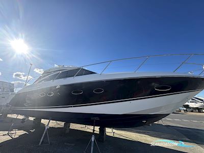 Princess V42 Motorboten 2011, met Volvo Penta motor, United Kingdom