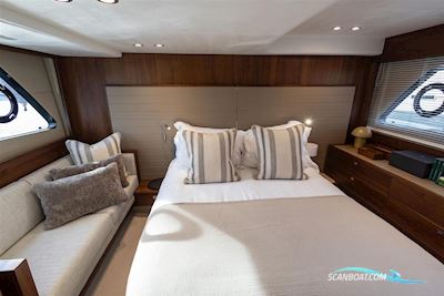 Princess V48 Motorboten 2016, met 2 x Volvo Ips 600 motor, United Kingdom