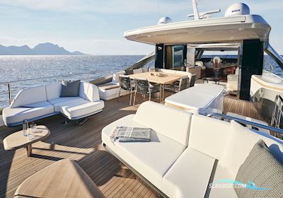 Princess X80 Motorboten 2025, met Man V12 motor, United Kingdom