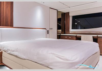 Princess X80 Motorboten 2024, met 2 x Man V12 motor, United Kingdom