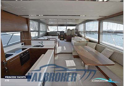 Princess Yachts F70 Motorboten 2019, met Man V12 motor, Italië