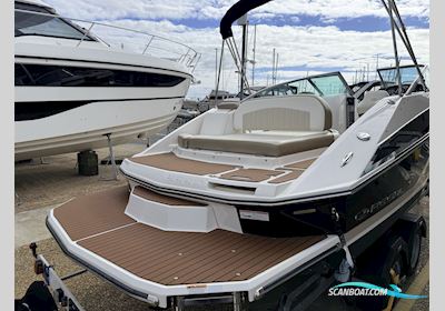 Regal 2220 Fasdeck Motorboten 2011, met Mercruiser motor, United Kingdom