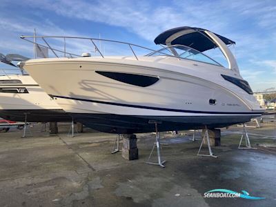 Regal 26 Express Motorboten 2025, met Volvo Penta motor, United Kingdom