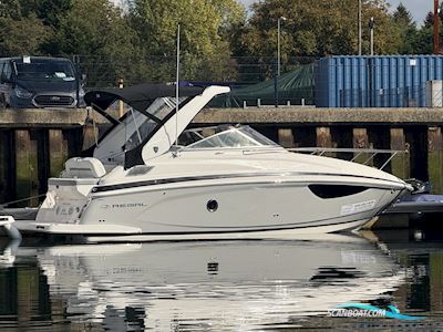 Regal 28 Express Motorboten 2025, met Volvo Penta motor, United Kingdom