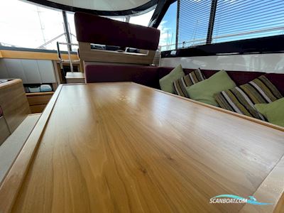 Sealine International F42 Motorboten 2011, met Volvo Penta motor, United Kingdom