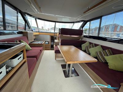 Sealine International F42 Motorboten 2011, met Volvo Penta motor, United Kingdom