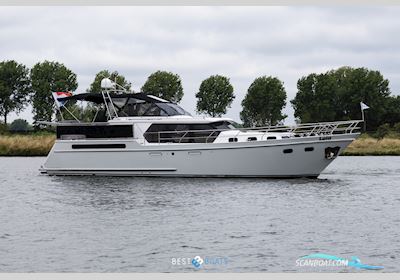 Valkkruiser Content 1300 Motorboten 2000, met Vetus Deutz is een samenwerking tussen Vetus en Deutz, bekend om duurzame en betrouwbare marinemotoren. Ze combineren Duitse degelijkheid met maritie motor, The Netherlands
