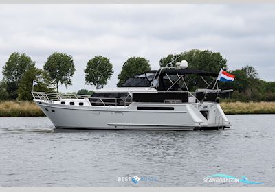 Valkkruiser Content 1300 Motorboten 2000, met Vetus Deutz is een samenwerking tussen Vetus en Deutz, bekend om duurzame en betrouwbare marinemotoren. Ze combineren Duitse degelijkheid met maritie motor, The Netherlands