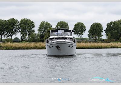 Valkkruiser Content 1300 Motorboten 2000, met Vetus Deutz is een samenwerking tussen Vetus en Deutz, bekend om duurzame en betrouwbare marinemotoren. Ze combineren Duitse degelijkheid met maritie motor, The Netherlands