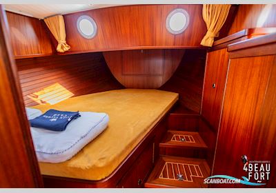 Valkvlet 1190 OK Motorboten 2003, met Ford Mermaid 6 cil. 135 motor, The Netherlands