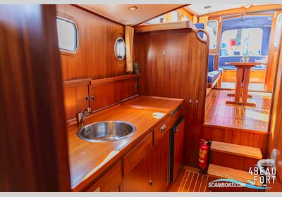 Valkvlet 1190 OK Motorboten 2003, met Ford Mermaid 6 cil. 135 motor, The Netherlands