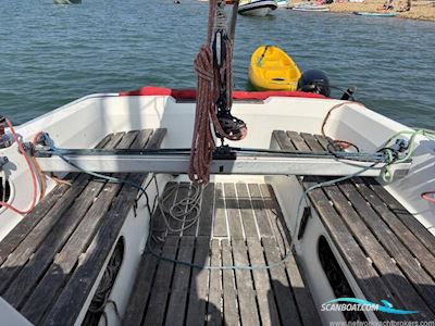 Dragonfly 800 Multi hull boat 1992, with Tohatsu engine, United Kingdom