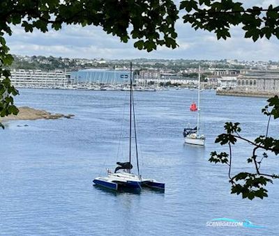 Dragonfly 28 Multihull boten 2014, met Honda motor, United Kingdom