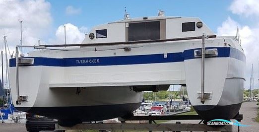 Selvbyg ( Havkat 27 ) Multihull boten 2004, met Suzuki 4T motor, Denemarken