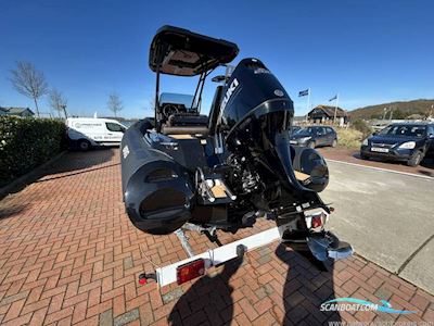 Brig Ribs Eagle 6.7 Rubberboten en ribs 2025, met Suzuki DF200 Apx motor, United Kingdom