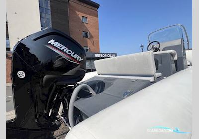 Zodiac Medline 580 Rib Rubberboten en ribs 2022, met Mercury motor, United Kingdom