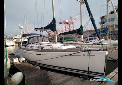 Dufour 325 Long Keel Sailing boat 2009, with Volvo Penta D1-20 engine, Portugal