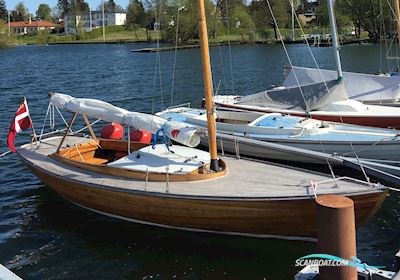 Juniorbåd Number 379 Sailing boat 1969, Denmark