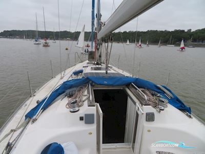 Bavaria 34 Sailingboat 1999, with VOLVO Penta MD20 engine, United Kingdom