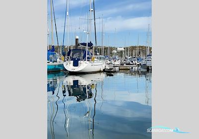 Bavaria 38 Sailingboat 2003, with Volvo Penta MD2030 29Hp 3 Blade propeller engine, United Kingdom
