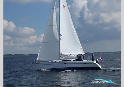Catalina 375 Sailingboat 2010, with Yanmar 3JH5e 3-Cilinder engine, The Netherlands