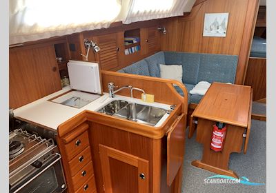 Hallberg-Rassy 34 Sailingboat 2001, with Volvo-Penta engine, Germany
