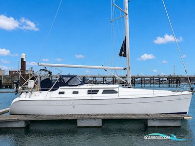 Hunter Legend 41 Deck Saloon Sailingboat 2010, with Yanmar engine, United Kingdom