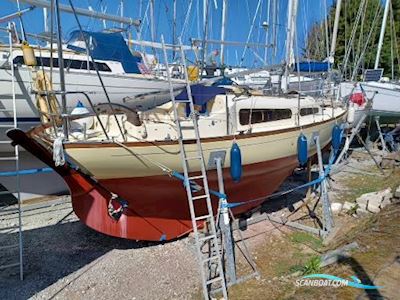 International Folkboat 25 Sailingboat 1986, with Beta Marine engine, United Kingdom