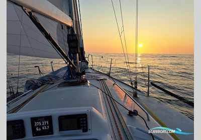 J Boats J/109 Sailingboat 2004, with Volvo MD2030D SailDrive 30hp Diesel Engine with 2 Blade, Bronze feathering propeller engine, United Kingdom