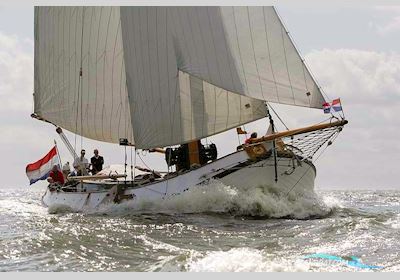 Lemsteraak Aukje Zwaantje Sailingboat 1911, with Perkins engine, The Netherlands