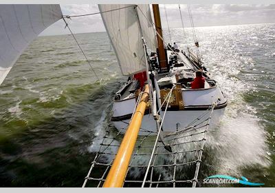 Lemsteraak Aukje Zwaantje Sailingboat 1911, with Perkins engine, The Netherlands