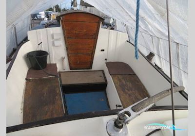 Macwester 27 Sailingboat 1972, with Petter Twin Diesel engine, United Kingdom