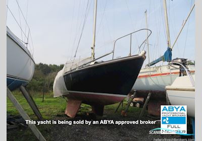 Macwester 27 Sailingboat 1972, with Petter Twin Diesel engine, United Kingdom