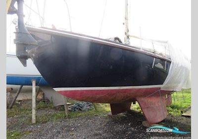 Macwester 27 Sailingboat 1972, with Petter Twin Diesel engine, United Kingdom