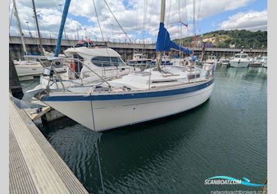 Moody 33 MK I Centre Cockpit Sailingboat 1980, with Volvo M2030 engine, United Kingdom