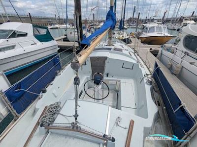 Moody 33 MK I Centre Cockpit Sailingboat 1980, with Volvo M2030 engine, United Kingdom