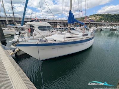 Moody 33 MK I Centre Cockpit Sailingboat 1980, with Volvo M2030 engine, United Kingdom