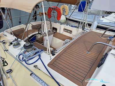 Oyster 37 Sailingboat 1982, with Volvo Penta MD2040 engine, Portugal