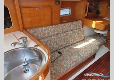 Parker 335 Sailingboat 2000, with Yanmar 2GM20 engine, United Kingdom