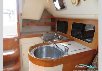 Parker 335 Sailingboat 2000, with Yanmar 2GM20 engine, United Kingdom